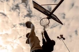 足坛悲喜一夜！AC米兰0-1爆冷被淘汰，13场不败终结，曼联1-1被绝平